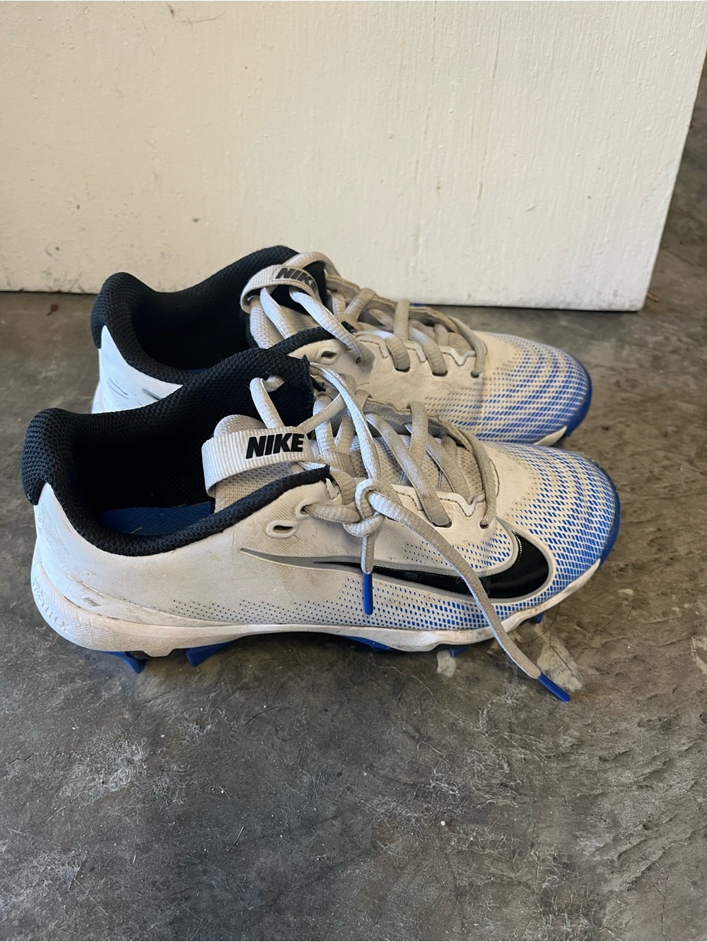 Nike Kids size 2Y White and Blue Football Cleats